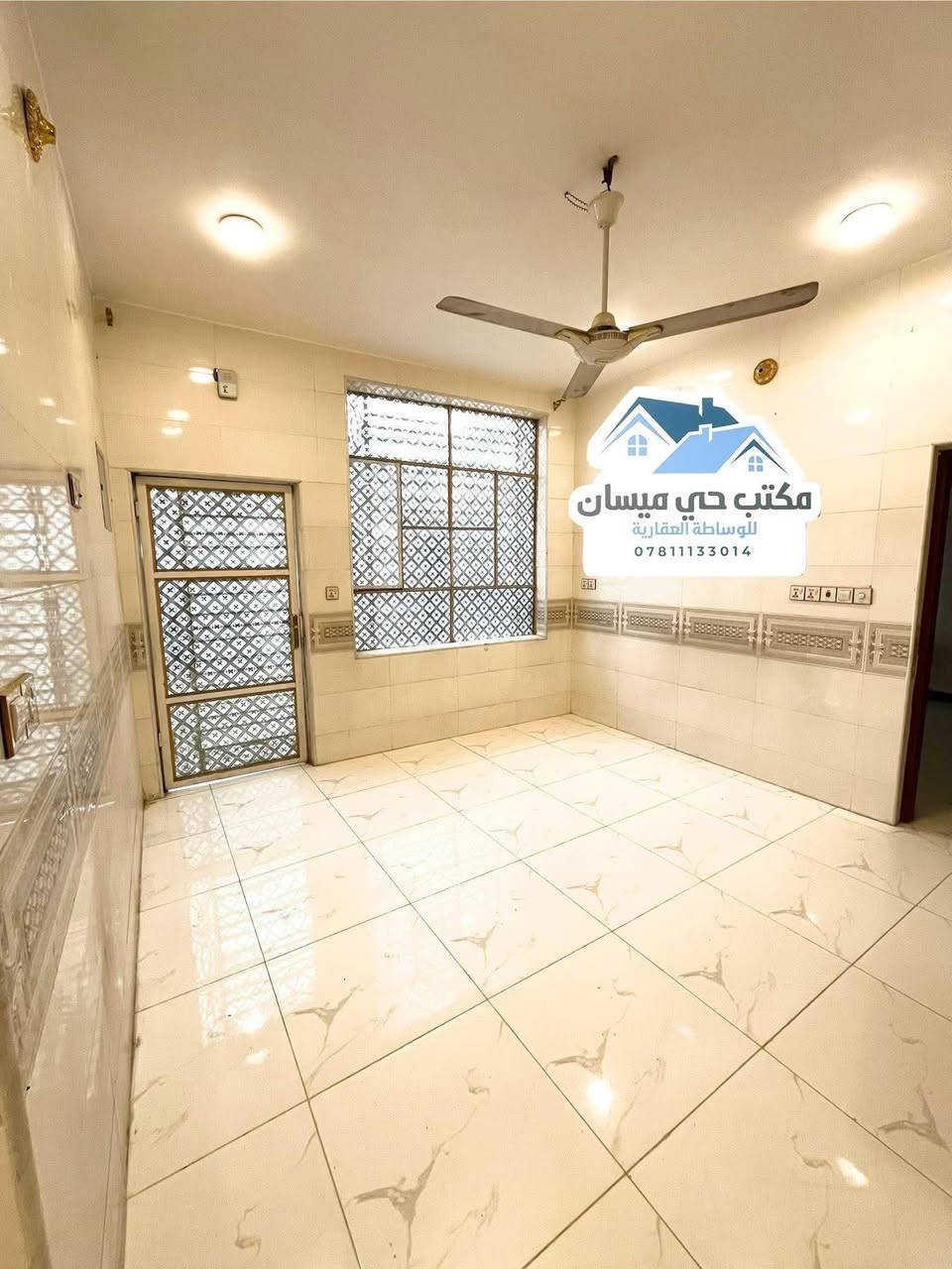 للبيع بيت 100 متر مربع واجهة 10 متر طابق و نص شارع 10 متر مفتوح على التجاري الشريط قطاع 77 حي ميسان موقع مميز يحتوي الطابق الاول على غرفة و صالة و مطبخ و استقبال و صحيات داخلية و خارجية و الطابق الثاني غرفة السعر 130 وبي مجال للأستفسار اتصل ***********
