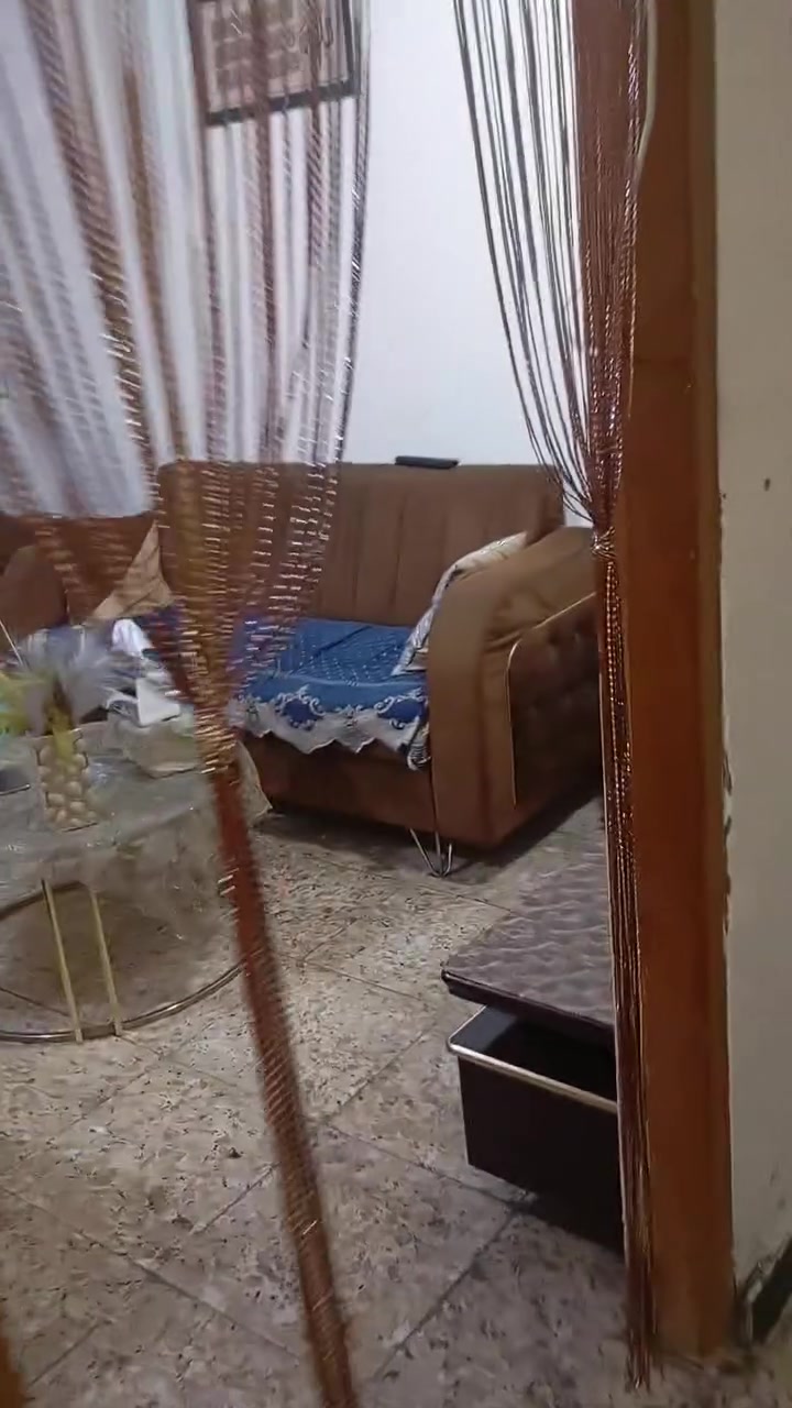 غراض للبيع كامله كاونتر وطباخ وغساله وبراد وتزفزيون حجم ٤٢ وتخم وطبلات وجزامه وماعين   وغرفه نوم  كل هذن اريدهن ب مليون ونص اني بس لغرفه ماخذته ب٧٠٠  بس مستعجله بعتهم ب مليون ونص اثاث بيت كامل عنواني كراده رقم *********** وليريد شقه كامله ويا شقه عنوان شارع نضال ايجاره ب ٣٥٠ هية زلاثاث
