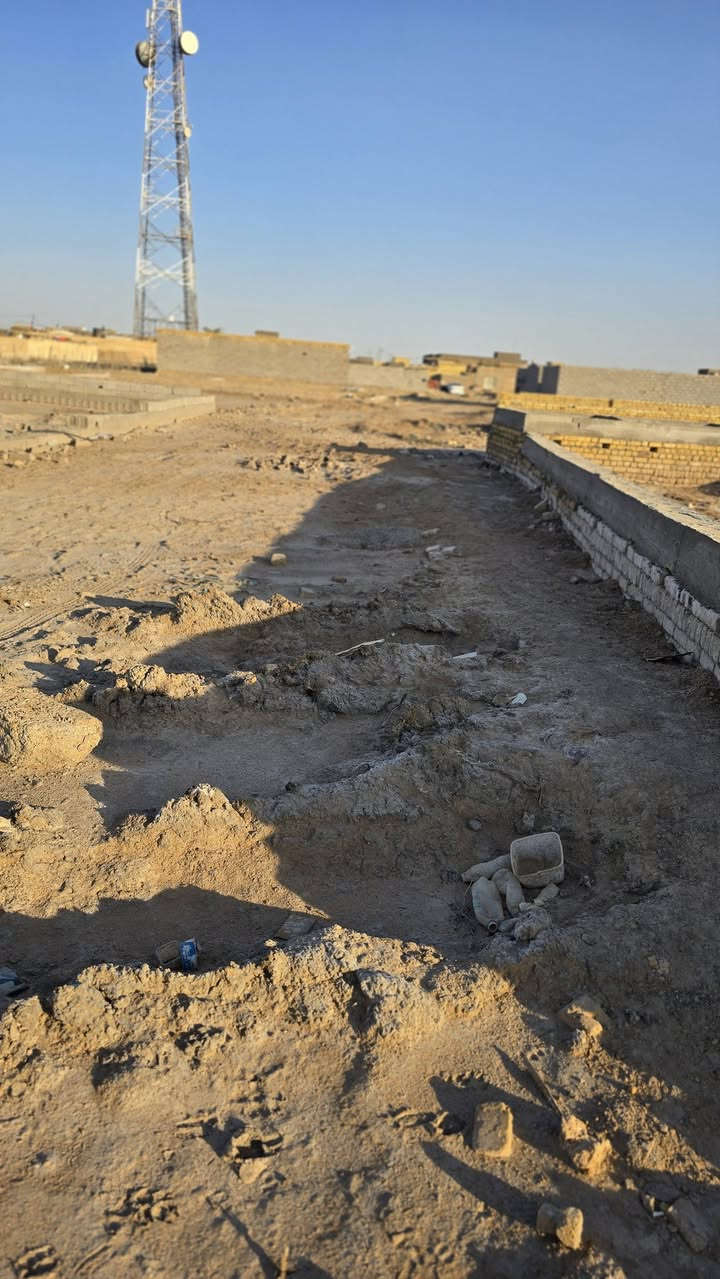 #رباط__للبيع
المساحة 300 متر ....
يتكون من غرفتين وبراني وصاله ومطبخ وصحيات 
المكان حي الملايين قرب البرج 
الاستفسار الاتصال على الرقم 
***********
آجور النشر على البايع 👈 والشاري
