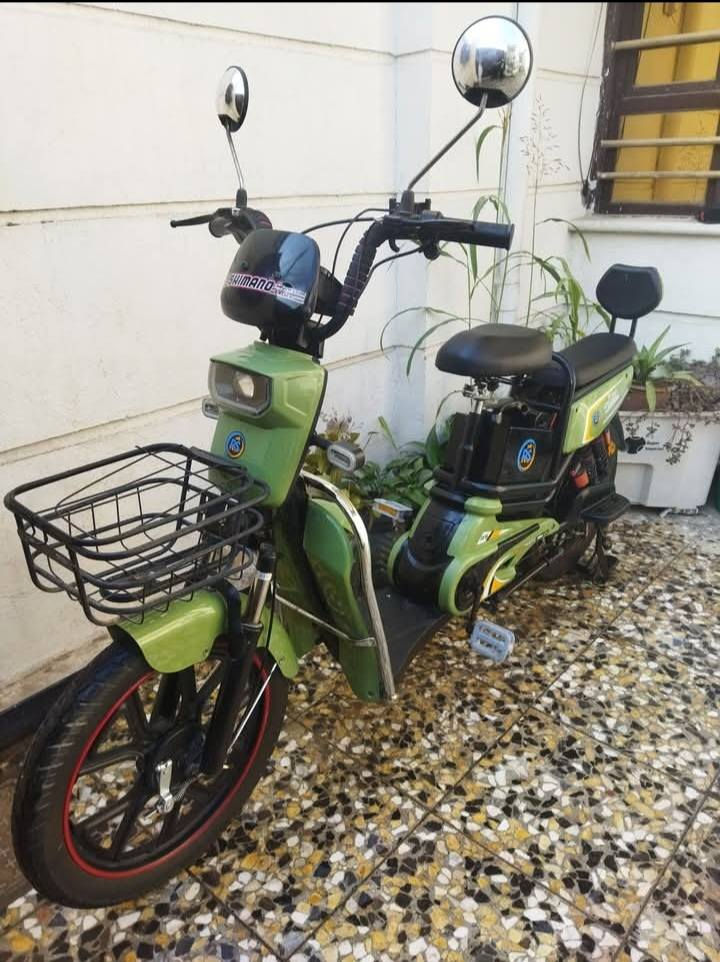 السلام عليكم
دراجه شحن حجم 20 
مديل 25
5بطاريات 
مديل حديث 
كامله كل نقص مابيه استخدام قليل اقل شهرين 
السعر 350 وبيه مجال 
بغداد المشتل 
***********
