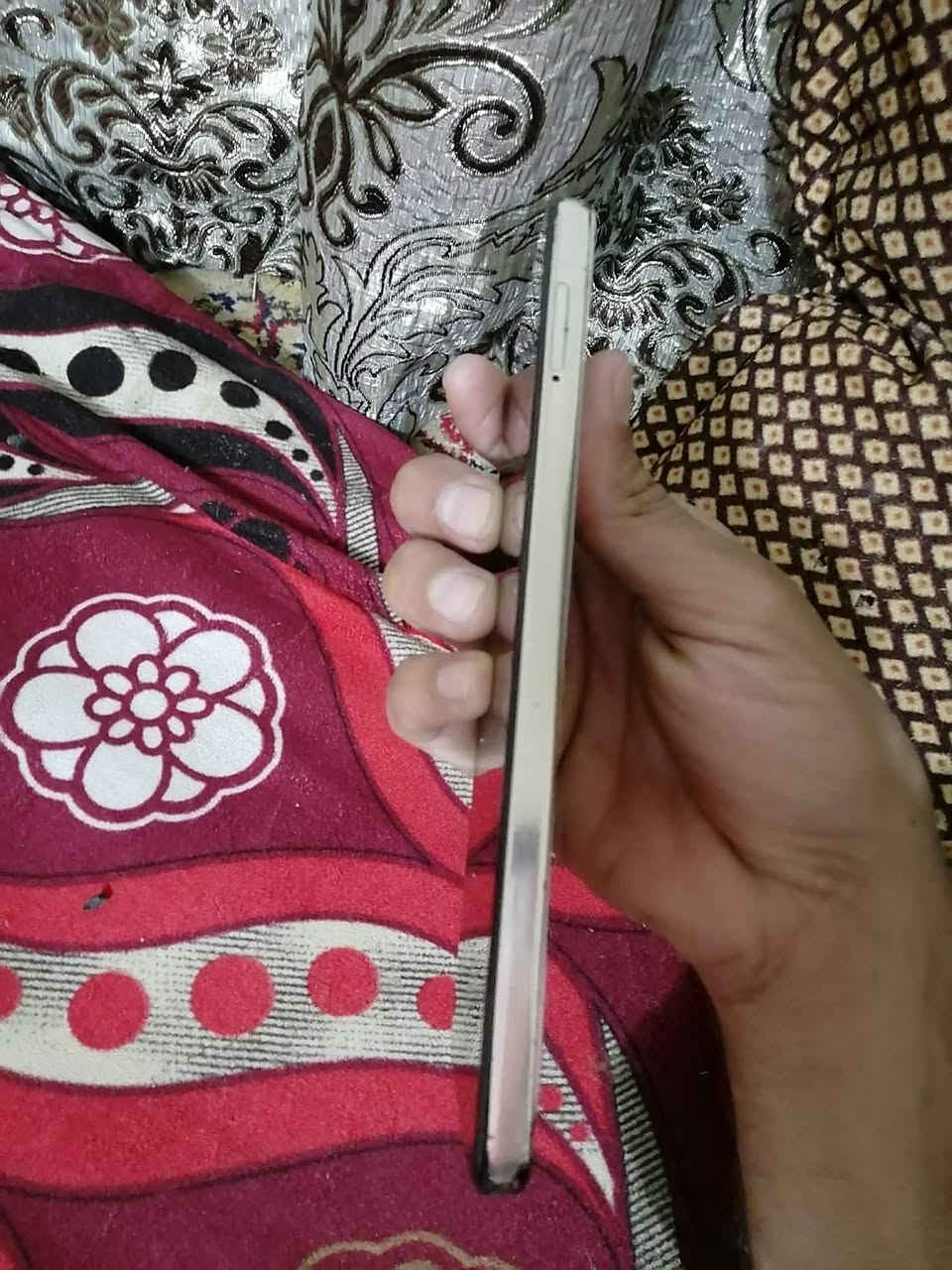 كامون ٣٠ للبيع ذاكره ٢٥٦ فقط ضهر شاصي شويه جاردات  مكاني بل يوسفيه قصر الاوسط سعر ١٠٠ وبي مجال بسيط


**إذا كنت صاحب هذا الإعلان وتريد حذفه لأي سبب، رجاءا أرسل رسالة إلى الدعم الفني**