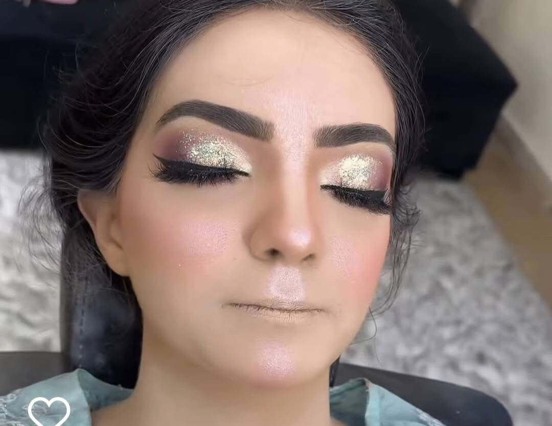 اهلا وسهلا جميلتنا وعروض سبوت نار مكياج ١٥ مكياج وتسريحه ٣٠ تنضيف قدم ٥مع جلش ١٠ جل اكستنشن يد ١٥ صبغ شعر ١٥ صبغ وتخصيل ٣٠ قص وشسوار ١٠ قص فقط ٥تنظيف بشره ١٠ للحجز الاتصال *********** اهلا وسهلا جميلتنا
