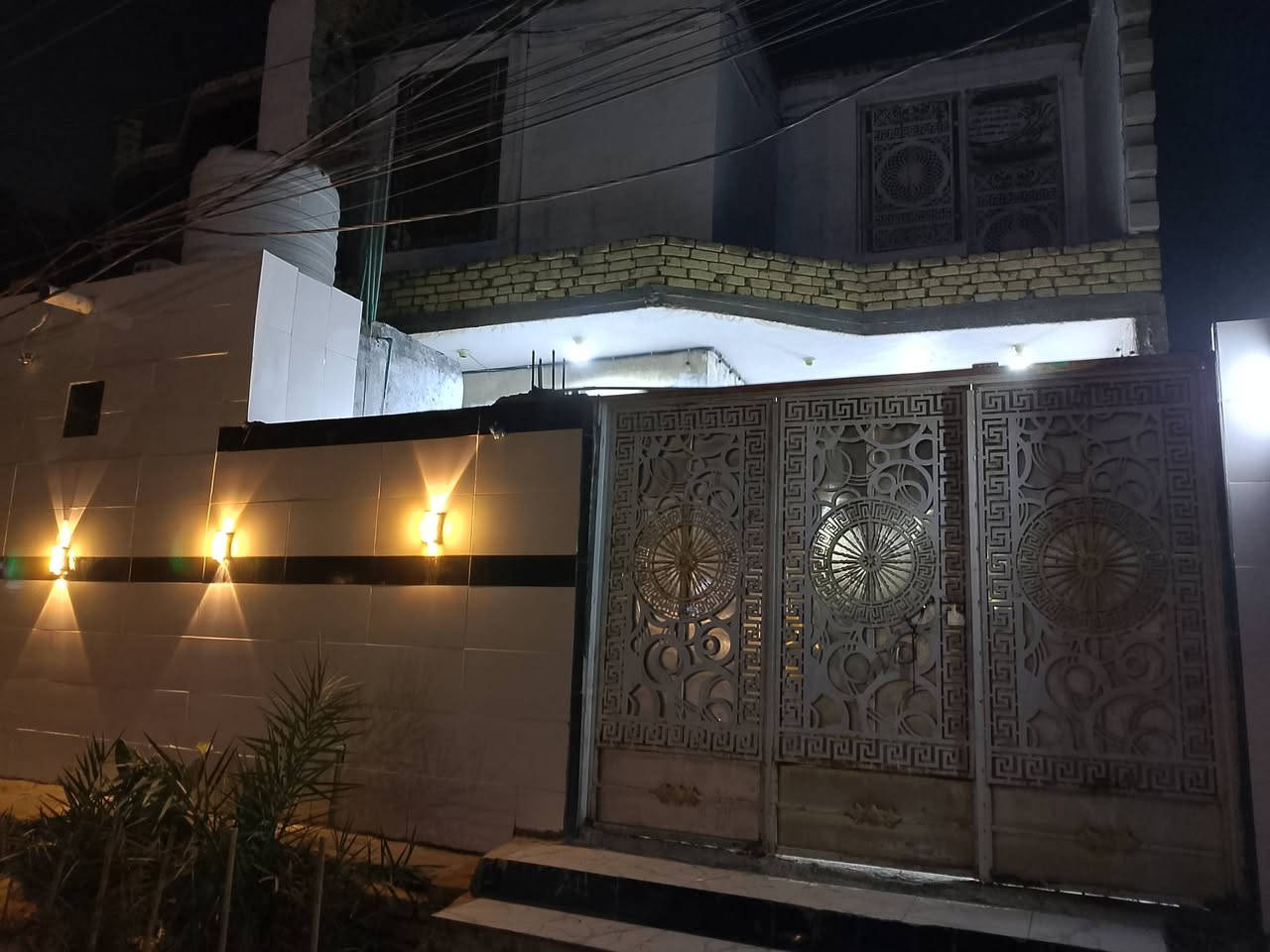 سلام عليكم بيت البيع الشموخ الثاني مساحه البيت 172متر ع شارع عرض شارع 25متر *********** بي واساب
