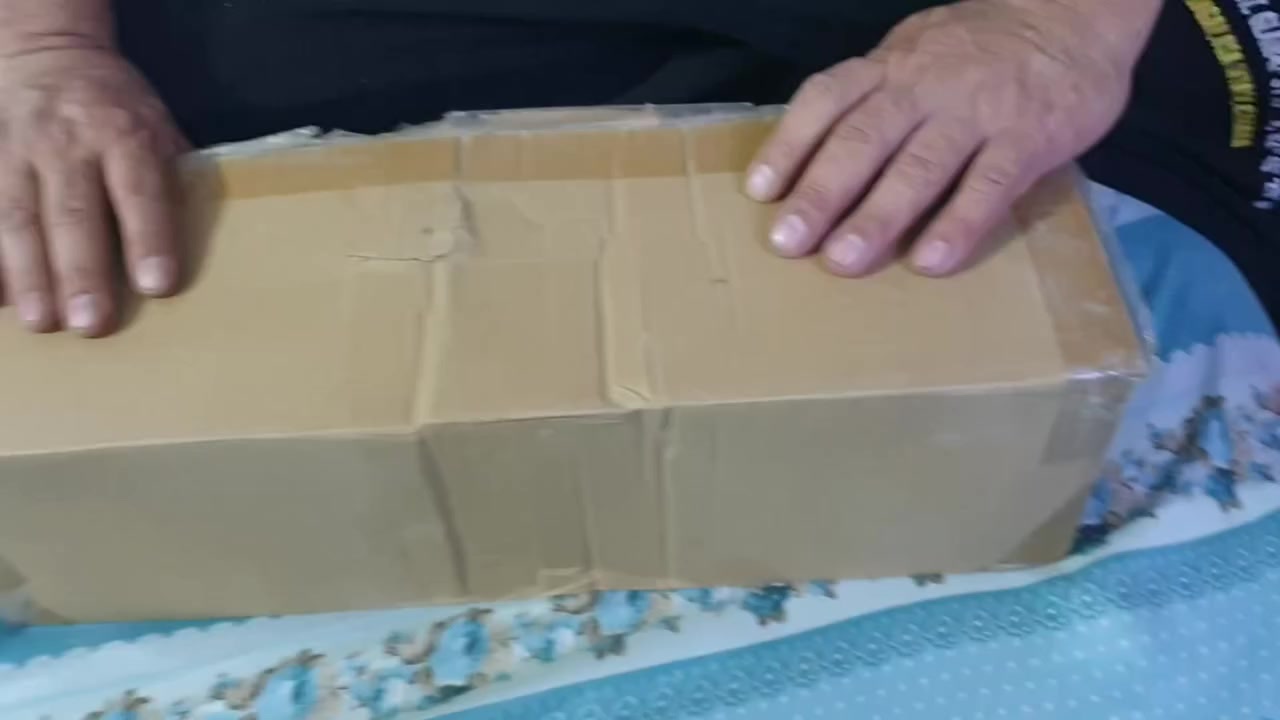 السلام عليكم
قطعة من أمازون ما اعرف سعرها خلونا سعر

هذه الأداة هي جلاخة زاوية (Angle Grinder) من علامة VEVOR التجارية. 
المحرك: تعمل بمحرك قوي بقدرة 11 أمبير، وتصل سرعته إلى 12,000 دورة في الدقيقة. 
الاستخدام: مصممة لقطع وتجليخ مجموعة متنوعة من المواد، بما في ذلك المعادن، الحجر، والخشب. 
المميزات: تأتي مع واقي قابل للدوران بزاوية 360 درجة لزيادة الأمان، ومفتاح تجديف (Paddle Switch) للتحكم السهل. 
الملحقات: تتضمن المجموعة أقراص قطع/تجليخ مقاس 4-1/2 بوصة ومفتاح ربط لتغيير الأقراص. 
التواصل خاص او الاتصال على الرقم 
***********
