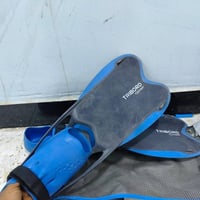 مستلزمات سباحة • معدات سباحة • أغراض سباحة