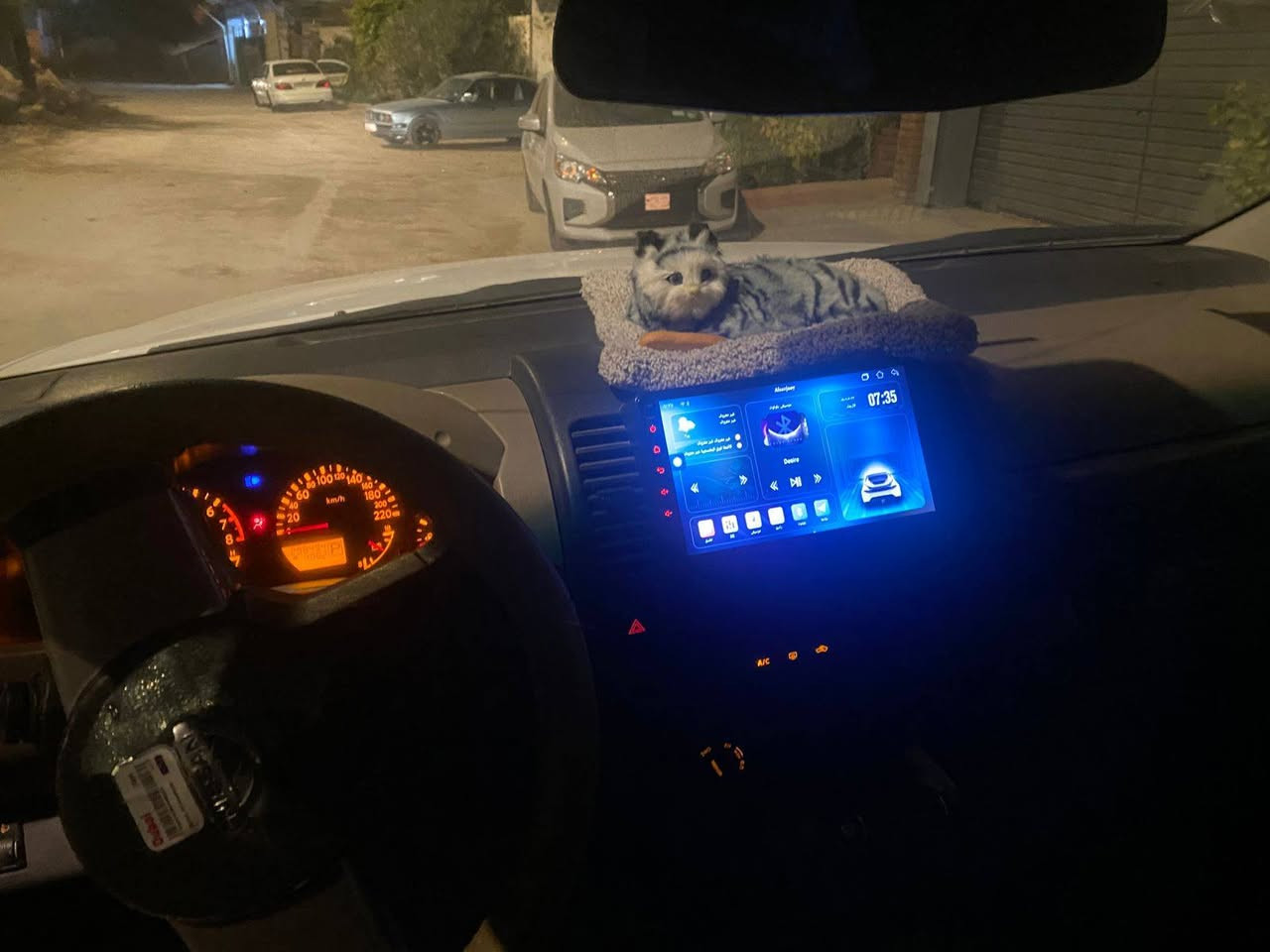 سياره لبيع نيسان اكسترا موديل 2008 مكفوله نظيفه كلش 6 سلندر رقم واسط الجديد  السعر 130 وبيها مجال الاتصال على الرقم ***********
