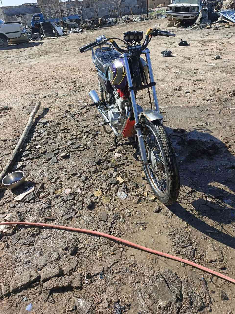 سلام عليكم شباب مكلف بنشر دراجه للبيع كلك مكفوله من اسرقه دراجه جاهزه مكينه مامفتوحه ولا تبخر تواير انتضاف دراجه جاهزه اسعر375وبيه مجال قليل العنوان ناصريه مركز شراي ينتصل رقم صاحب الدراجة ‏‪***********‬‏
