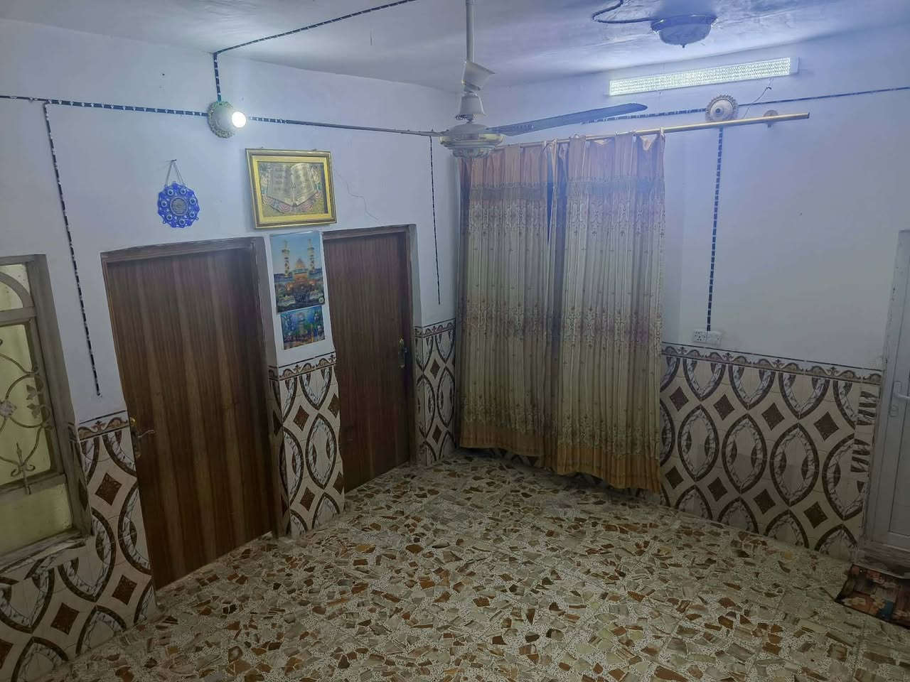 بيت 150 متر البيع العنوان 
ابو حلان مدرسة ابي طالب قرب الجسر الجديد
للاستفسار أكثر الاتصال ***********
