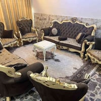 تخم تركي خشب زان عشر مقاعد مع وسطيه هديه نظيف بدون ضرر السعر ٨٠٠ مكانه...