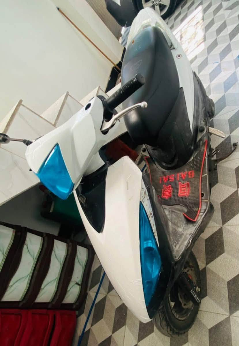 السلام عليكم
دراجة للبيع نوزل 

محرك ممفتوح 

كفرات ختم 

تايرات جديدات 

كهربائيات شغالة 

سعرها 260 بيها مجال بسيط 

اتصل وتدلل 

مكانها بعقوبة تحرير 

***********
