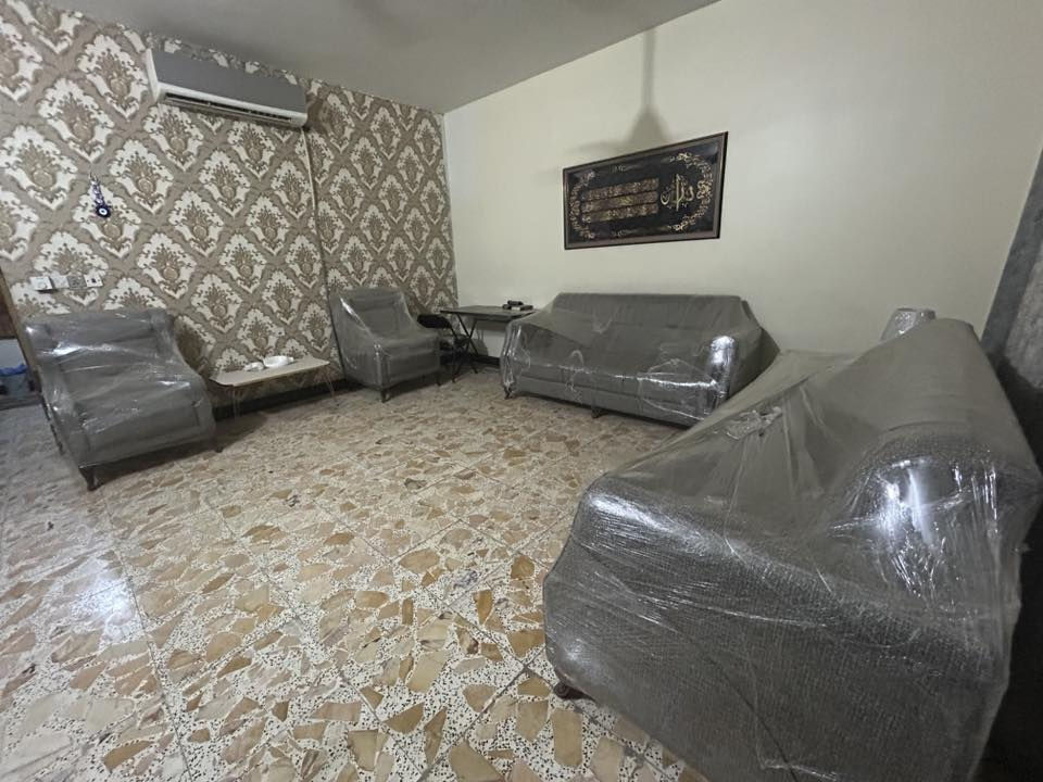 سلام عليكم تخم 8 مقاعد جديد سعره ٩٠٠
كاونتر نضيف حيل سعره ٣٠٠ 
طباخ سعره ١٢٠ 
كنتور جديد ابو بابين سعره ١٢٠ 
( عنوان بغداد حي العامل ) الاتصال ع رقم ***********
