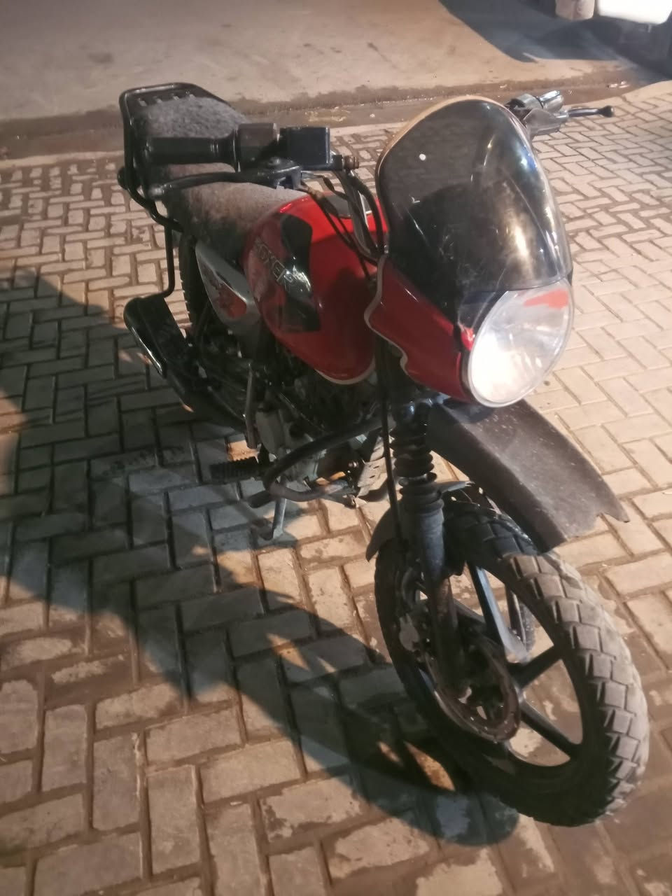 السلام عليكم بوكسر كوم حديد للبيع موديل 2022 بدون اوراق اتكفل حلال وحرام مكاني بغداد السعر 750 وبيهة مجال رقم الهاتف ***********
