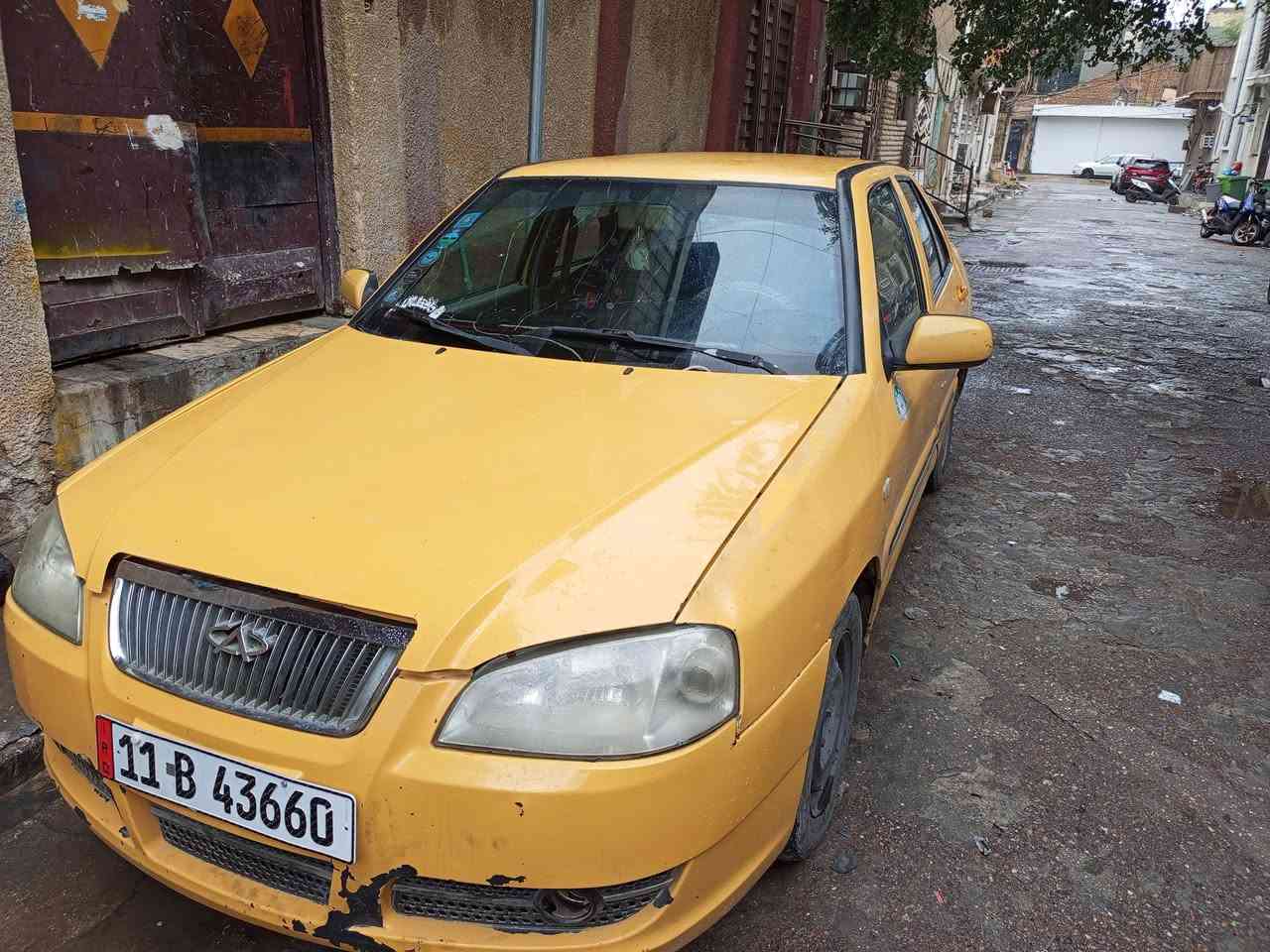 سلام عليكم سيارة شيري كوين موديل2011 للبيع مجرك كير 
مقفل رقم جديد سنويه 2028 هيه مصفره سيارة كامله سعر31 ورقه بي مجال بسيط مكان بغداد الرحماني كرخ رقم هاتف ***********
