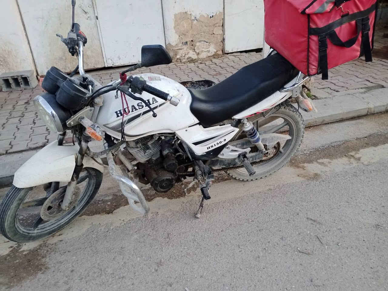 ماطور 200 موديل 17  شغال مابي شي بس ناقصه كهربائيات سعر 250 الف رقم مبايل *********** واتساب وخط شغال
