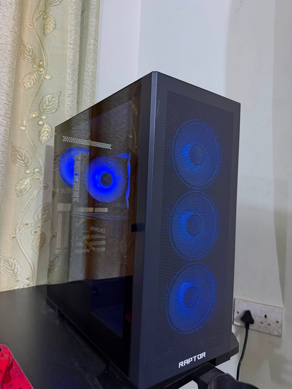 • CPU: Intel Core i5-13400F (13 جيل)
• GPU: NVIDIA GeForce RTX 4070 12GB
• Motherboard: ASUS B760-PLUS
• RAM: 32GB DDR5 - 4800MT/s
• Storage: SSD M.2 NVMe PCle 4.0 - 500GB
• OS: Windows 11 Pro - 64bit
• Direct: 12
البصرة واكو توصيل 
السعر 1,700,000 وبيه مجال بسيط
تواصل واتساب : ***********
