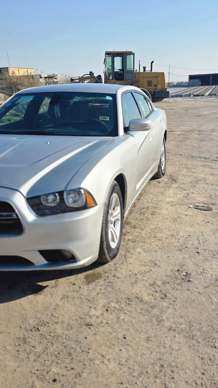 سلام عليكم سياره شارجر موديل 2014رقم شمالي سياره حلوه ما نقصه شي محرك 3600 كصته جنطه دواخل عسالي سعره 53 مكان سياره ناصريه مركز 
***********
