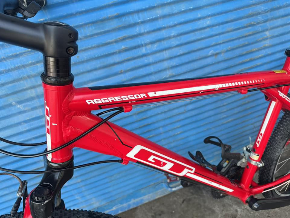 السلامً عليكم ً اخوانيً الغواليً ماركةً (GT) جبلي 
حجم 26 قياس M معدنه المنيوم سستم شيمانوا 
تورني 3/7 بدلات شيمانوا سحب دفع الدراجة عل وضع البلادي ختم واحد ونظافتها شوفت عينك 
سعرها 240 الف وبي مجال عنواني موصل تتوفر
خدمة توصيل لجميع محافظات العراق وتحياتي


**إذا كنت صاحب هذا الإعلان وتريد حذفه لأي سبب، رجاءا أرسل رسالة إلى الدعم الفني**