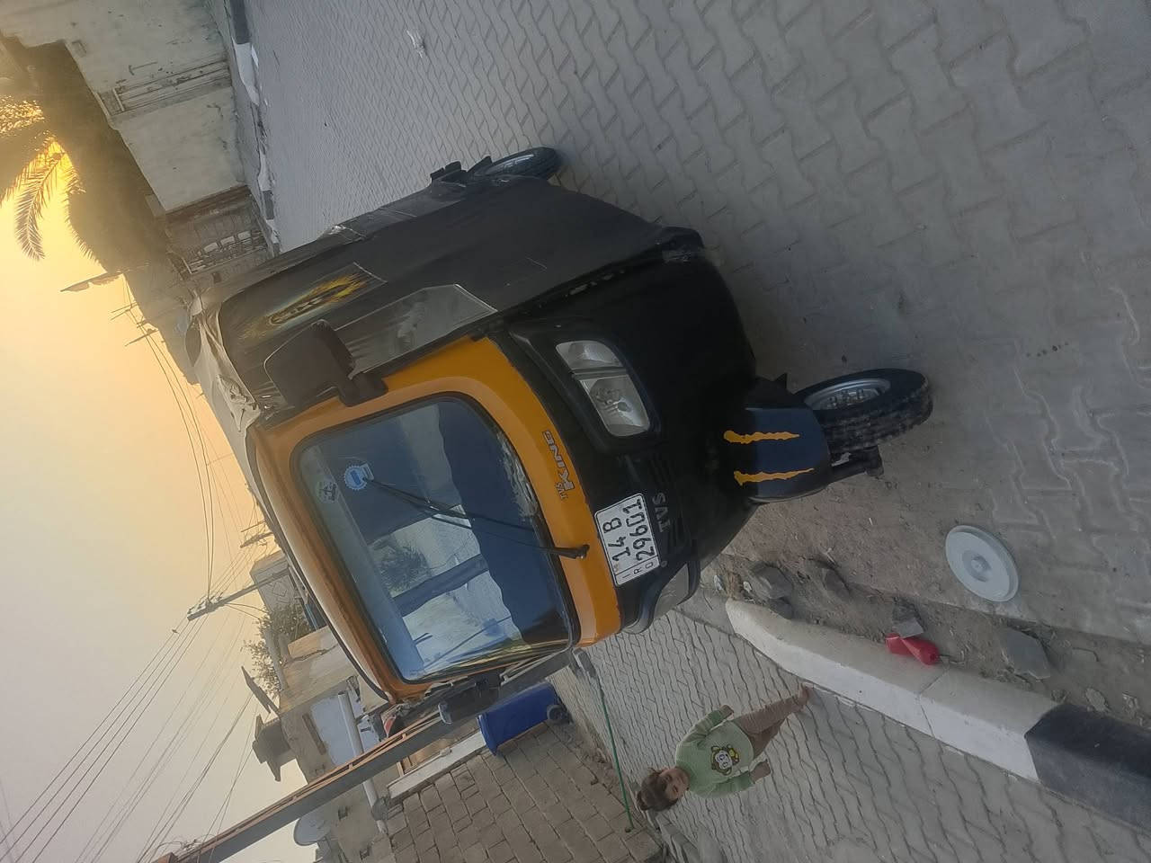 تكتك. موديل 20 رقم وسنوية بكان بصرة حيانية سعر 4 ونص وبيهة مجال لشراي *********** هذام رقمي
