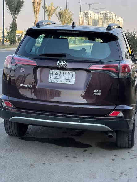 السلام عليكم 
راف فور للبيع
2018 XLE
فول مواصفات 
ماشيه ٦٥ الف كليو 
حادثهه حافه البنيد وخشم الجاملغ 
ايرباك استرين 
صوره الحادث بل منشور 
السياره خير من الله مناقصهه اي شي  
تخم تاير جديد و منضومه زنون 
اللاستفسار ***********
مكان السياره العامريه 
السعر  188 وبيهه مجال بسيط
