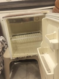 ثلاجه صغيره تبريدة جدا ممتار سعره 35 الف بيه مجال لشراي مكانه بغداد حي...