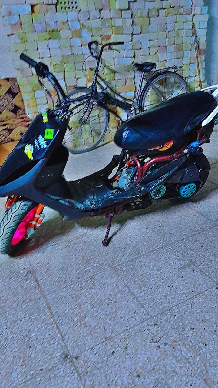 السلام عليكم دراجه ماكس للبيع بوشه 55 بيها ثلاثات رياضي بيها دبلات رياضي بيهاا***********
