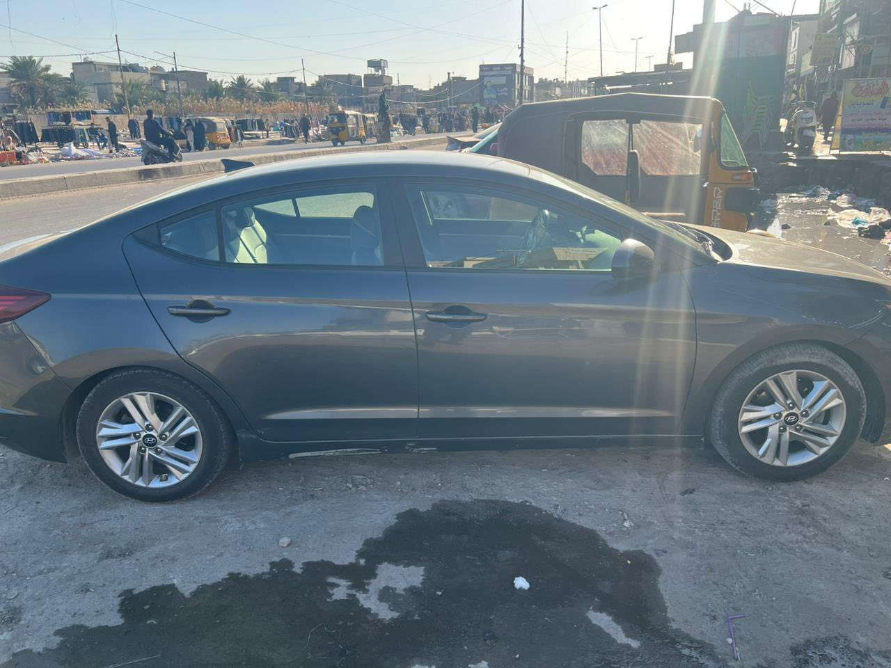 هونداي النترا وارد أمريكي ٢٠٢٠
حادثها باب خلفي جهة السايق  مبدل و شوية من الجاملغ مصبوغ 
الكير مبدل مال 2018 المرغوب 
تحويل مباشر مكان السيارة بغداد 
المواصفات رادار و شاشة 
للاستفسار ***********
