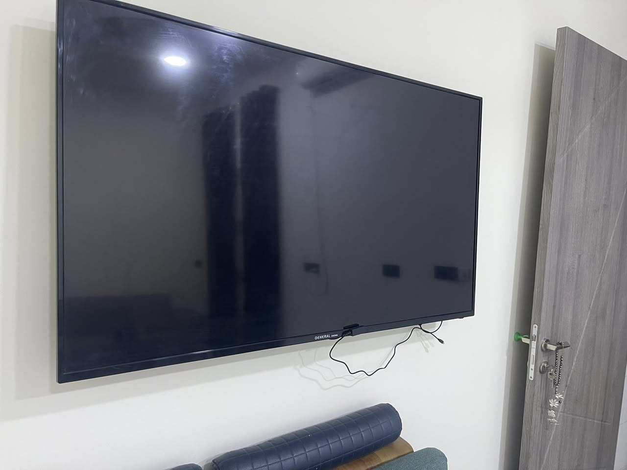 شاشة Lg حجم 65 السعر 175 وبيها مجال 
الشعب 
***********
