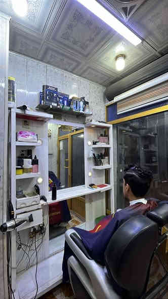 ميز مرايه للبيع المكان الناصريه مركز ***********
