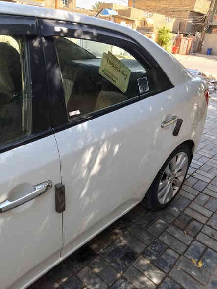 السلام عليكم سيراتو للبيع موديل 12بأسمي سنويه لغايه 28السياره ويل كب شاشه وكامره اشاير بالمري مكينه جديده بيهه چاملغ وحافه البنيد بيهن صبغ وبيهه طخات بسيطه للامانه مكان السياره بغداد جسر ديالى السعر 105رقم الهاتف *********** اخوان المو شراي لا يتصل ولا يعلق لان السياره صارف عليها..
