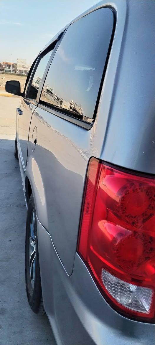 السلام عليكم دوج كرفان موديل 2017 لون سلفر المرغوب محرك 3600 وضع شركه كير قبل ٨ ايام بدلتها جديد بشرط السياره نظيفه رقمها دهوك هزه جديد بأسمنا السياره بشرط التحويل  تاريخ انتهاء السنويه 2031 بيها 3 قطع صبغ بخ بدون دواخل وبدون ايرباكات بشرط ماشيه 165 الف كيلو متر
مواصفات السيارة :
شاشه قلاب
كشنات منفصل بلع سياحي
تبريد 3 قطع
تحكم استيرن جهتين
كروز مثبت سرعه
تشغيل عن بعد
دبل اسويج
سبعه راكب
كامره خلفيه
جامات اوتو
شاشه خلفيه
جامات خلفي كهرباء فراشه
مري جانبيات كهرباء
السعر 157 وبيها مجال
*********** 
مكلف بالنشر
