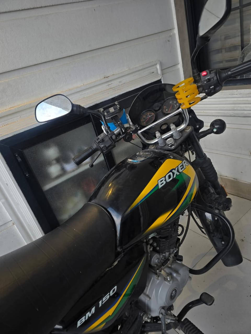 بوكسر للبيع موديل 2025 فول جديده وركزولي ما ماشيه هواي وبيها رقم مهلته شهرين لون الرقم احمر كلشي اصولي واوراقها موجوده ب1700 للتواصل ***********
