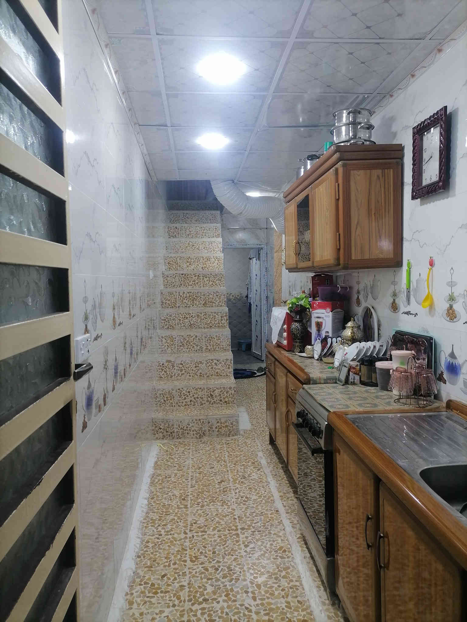 السلام عليكم بيت للبيع
حي العامل الاولى 
المساحة/100م طابق واحد 
استقبال وغرفة وهول بالاضافة الى بيتونه بحساب غرفة 
كاشي سيراميك سقوف ثاوية 
السعر/70
لتفاصيل اكثر مراسلة الصفحة او الاتصال بالرقم***********
