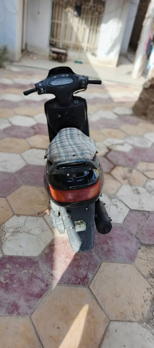 فراشه فحل مكينه بلاديه مبدل بس بستم بيها شلعه ونعومه تخبل كهربائيات كلها شغاله لايت زنون ابيض واصفر مكاني ديوانيه قضاء السنيه السعر 350وبيها مجال الشراي يتصل ب***********
