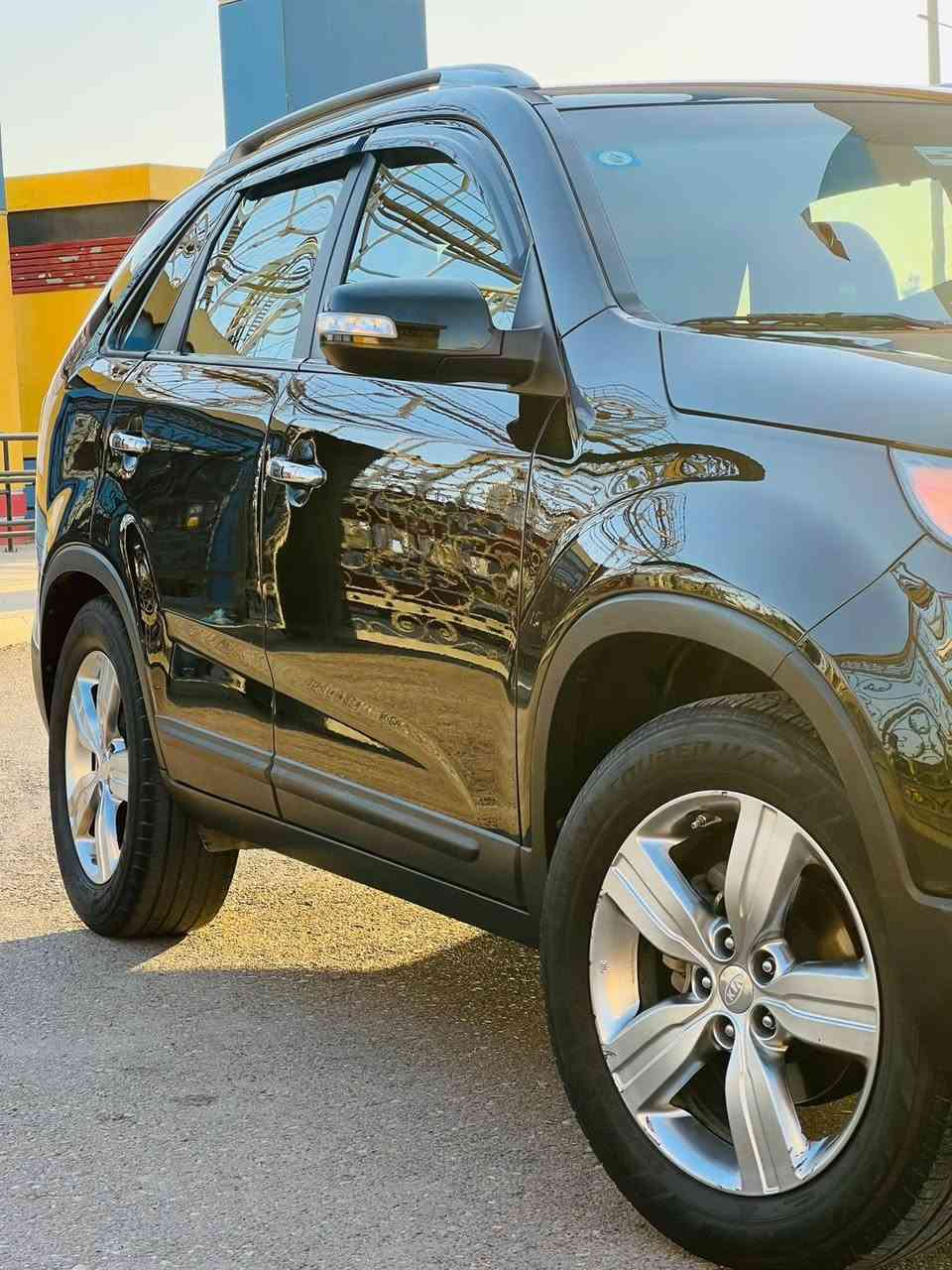 السلام عليكم سورنتو ٢٠١٢ امريكي مستوردها ع ايدي سياره داخله كلين بدون حادث بلعراق هيه واكفه نشخطن عندي بابين وصبغتهن وشبر بجاملغ سياره شرط ع وضع شركه ماشيه ٧٠ حقيقي محرك ٤ سلندر سياره فول مواصفات عدا البنراما سبعه راكب بصبه كشن كهرباء تخم تاير جديد سياره حييل جديده وبلخير على ياخذها رقم انبار الجديد السعر ١٣٧ مكان السياره بغداد حي الجامعه رقم الهاتف ***********
