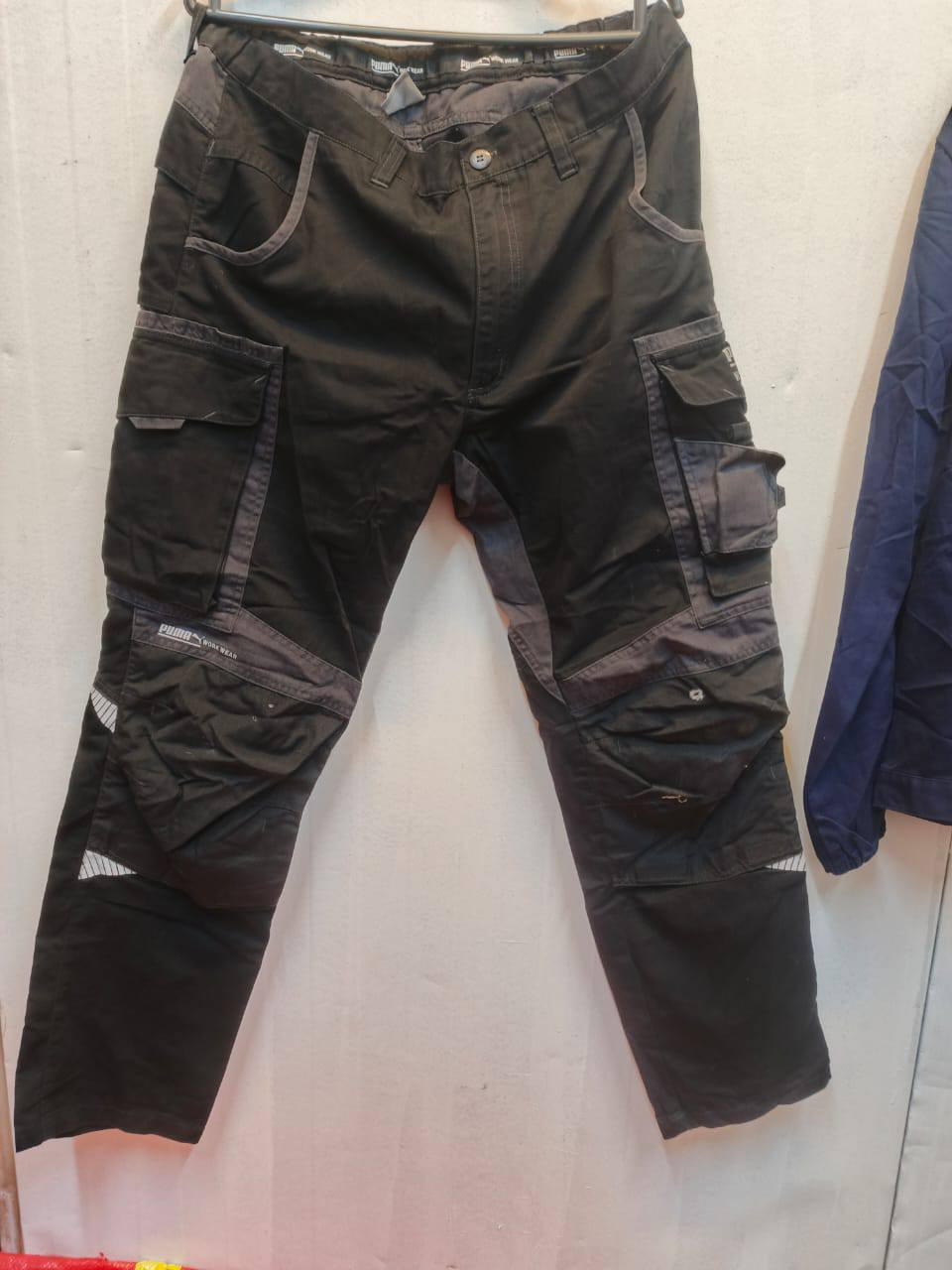 سلام عليكم متوفر بنطرون عمل اوربيه متوفر جميع قياسات 🦺 ***********
