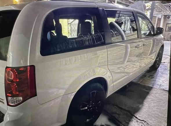 دوج كرفان GT فول موديل ٢٠١٩ لو ابيض رقم اربيل باسمي حادثها باب السايق مبدل نفس اللون وباب السلايت مبوغ بس جوه التريشه بدون ايرباك السياره كلش نظيفه بدون نواقص بيبان شفط وكهرباء باب الصندوق شفط وكهرباء كشنات جلد كلاب تبريد ثلاث قطع مركزي السعر   ٢٢٠٠٠ $
للاتصال واتساب هم موجود
***********
