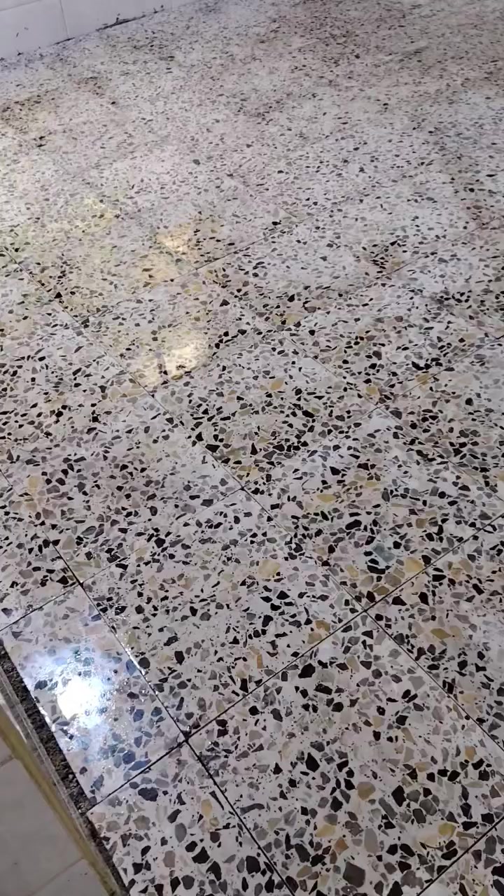 السلام عليكم بيت زراعي سند 17المساحه 100 متر واجهيه 7 نزال  14 الارضى رفت  رائاسه العبيدي قريب على كاع ابو علي الدراجي نقص بياض وستاره وبيتونه سعر 65 بي مجال رقم الهاتف ***********
