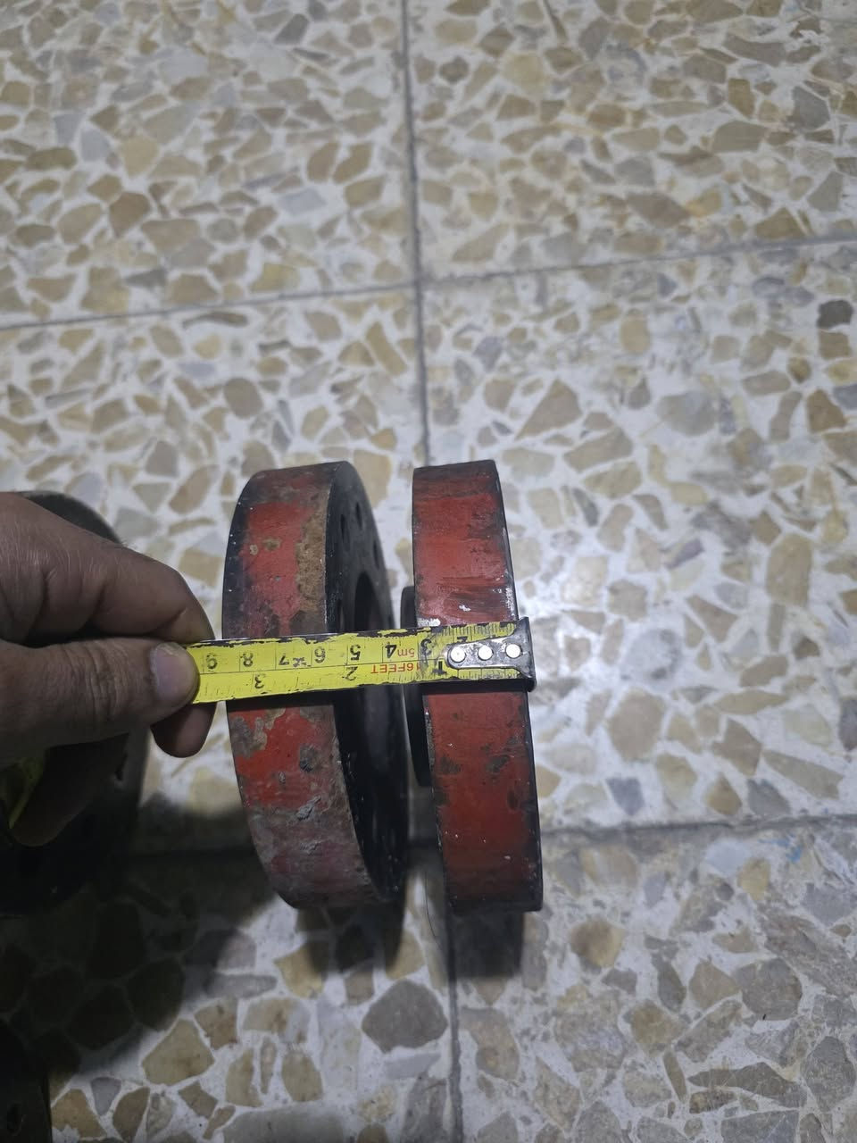 للبيع سبيسر  يرهم جميع السيارات  قياساته واضحه بل صور حديد لاعواج ولاتصليح ولافطر شرط .
كربلاء ***********
***********  سعره   ٢٠٠ الف
