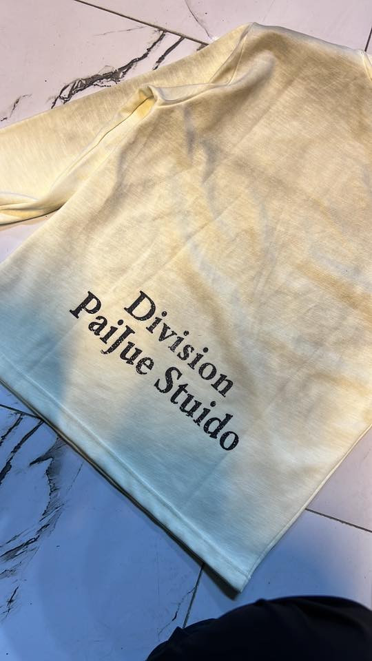 سلام عليكم
شلعت سويترات صيني هاف وسلم 
تقريبا بيهن ٢٠ موديل 
المجوع الكلي ٦٠ قطعه سعر القطعه ٦ الاف دينار 
مكاني بغداد *********** تريدهن راسلني واتس متوفر توصيل جميع محافظات العراق
