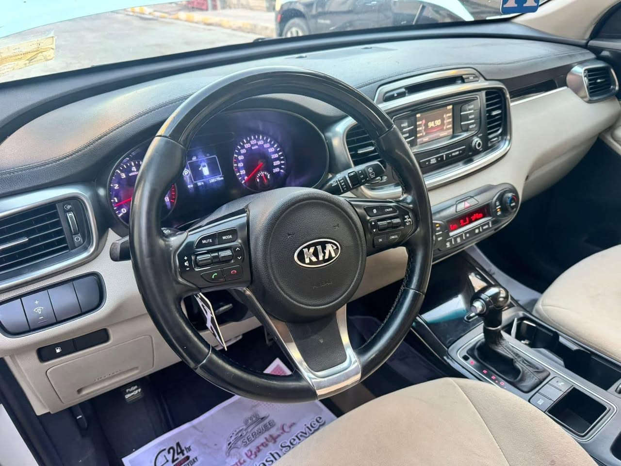 السلام عليكم سورنتو 2017 خليجي 6 سلندر رقم بغداد تحويل ثاني يوم السياره بصمه كرسي كهرباء بزاز لايت وبعد باقي المواصفات معروفه السونار مرفق ويه الصور السعر 180 وبيها مجال للاستفسار ***********
