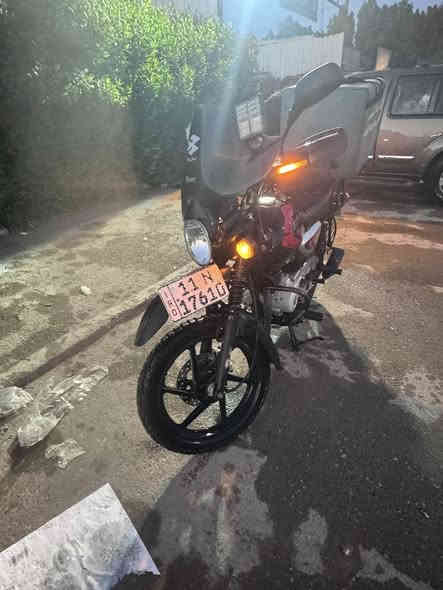 سلام عليكم 
دراجه بوكسر جبلي
2023/11
دراجه خير من الله تجي وشوف بعينك 
مرقم بغداد كامل تحويل ثاني يوم 
مكاني بلديات 
شارع 30
رقمي ***********
سعر دراجه 3000 وبيها مجال 
لا دكلي تغني وهاي سوالفه دراجتي نضيفه
