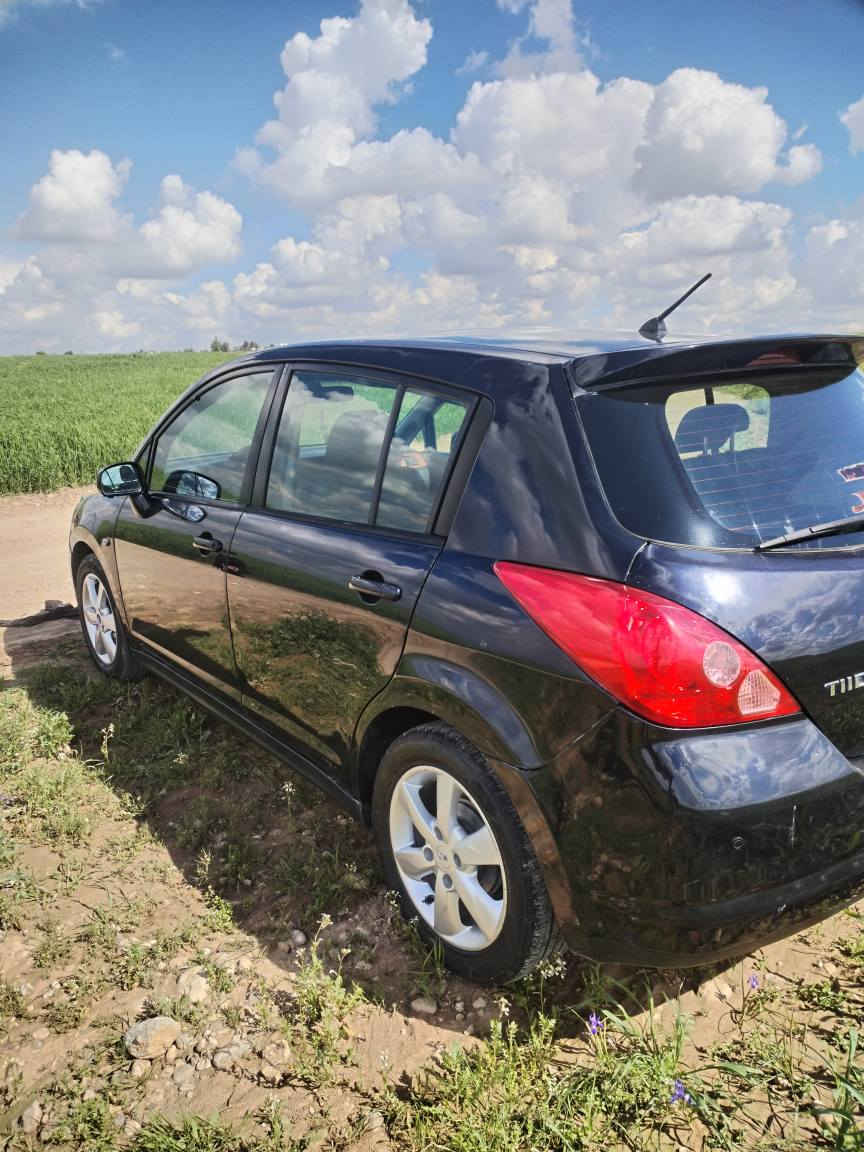 نیسان تیده مۆدیل 2009 خەلیجی . سەیارەکە چوار پارچەی هەیە بێ ناو گرتن. یەک دینار مەسروفی تێدا نیە.   سەنەوی چوار مانگی ماوە بەسەر بچی. شوێن هەولێر دارەتوو. ڕەقەمی خاوەنی بۆ زیانیاری زیاتر.*********** أربيل, العراق
