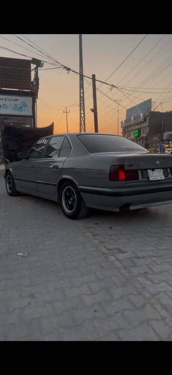 سلام عليكم بي ام 535 مفتوح محرك وكير  اوتو جديد صعدتهن قبل شهرين  سياره كلها M دعاميات ودواخل جلد غرفه كلها جلد سوده وكلها جديده بجم عريض + عيون الشيطان وعدسات عليها كزوز HTpor تحكم بل ريمون عليها سستم سماعات كامل وسبيكرات وشاشه نضام اندرويد رقم بغداد مداور ثاني يوم تبريد شغال كلشي شغال بل سياره كامله على اخر حبايه /الاستفسار خاص او رقم الهاتف ***********
