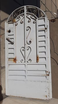 باب حديد • خارجي