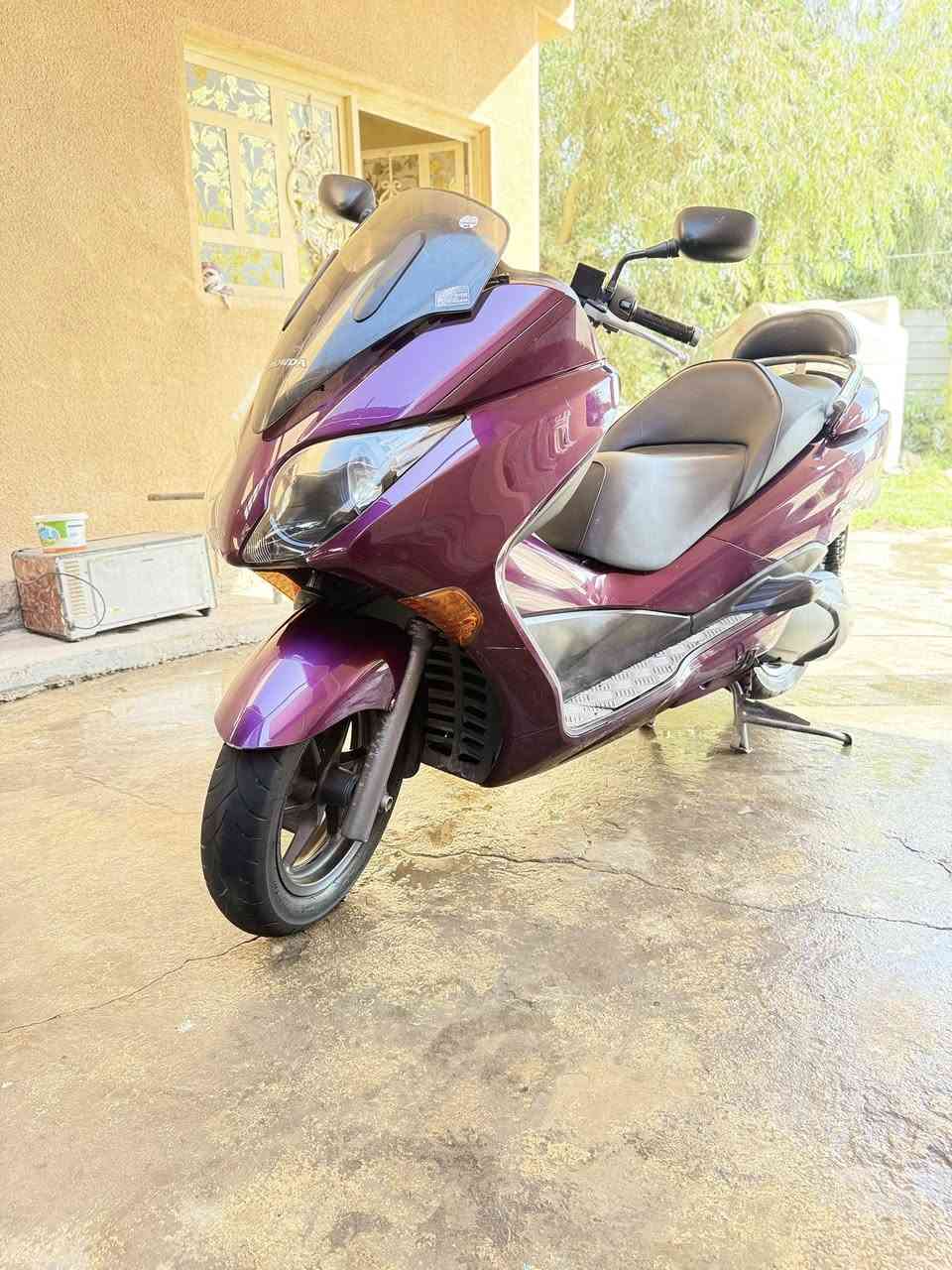 فورزه 010 لون كرزي مميز 
 كير 7 نمر اربع تحويلات
اديرلها دهن موتل وبانزين محسن 
الدراجه رمبه قبل سته اشهر نازله 
كفاله عامه محرك وگير وشلعه ومعدل يشك الكاع وين ميعجبك افحص 
كهربائيات كلها شغاله لدراجه جاهزه وتخبل
وعليهه منظوم زنون اصلي           
وبلعافيه على لياخذها ميصرف عليها شي السعر مليونين  وماتحصل هيج نضافه بهيج سعر خاص موجود ***********مكان الدراجه بغداد ابي غريب
