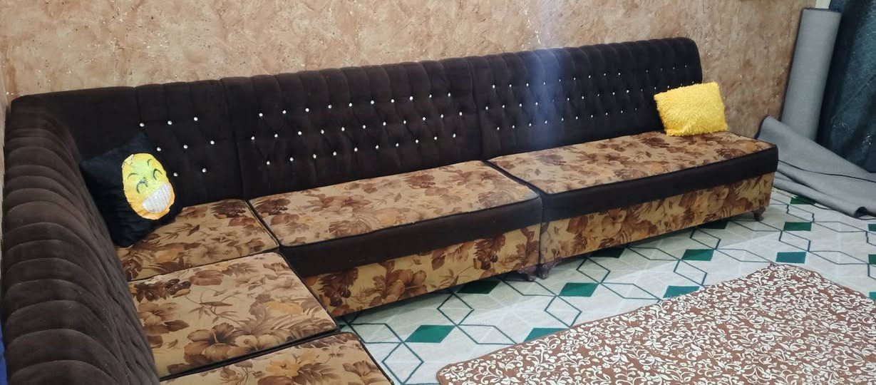 ديوان 10مقاعد نضيف كلش اي ضررمابي وياه مفارش سعره 175يوجد توصيل داخل كربلاء ***********
