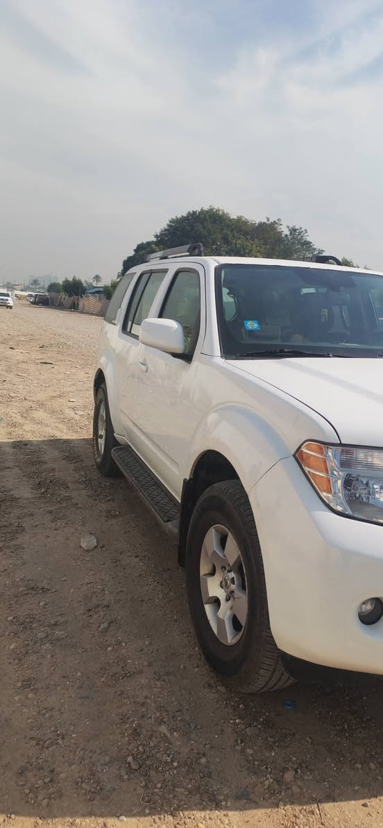 سلام عليكم باتفندر للبيع 2008 
رقم انكليزي بغداد. بسمي هزه سنويه جديده 
تدفئة تبريد ثلج 
مابيها نقص بيها رشات صبغ مع البنيد ابيع حزام 
سونار موجود, *********** بغداد
السعر 79 ورقه
