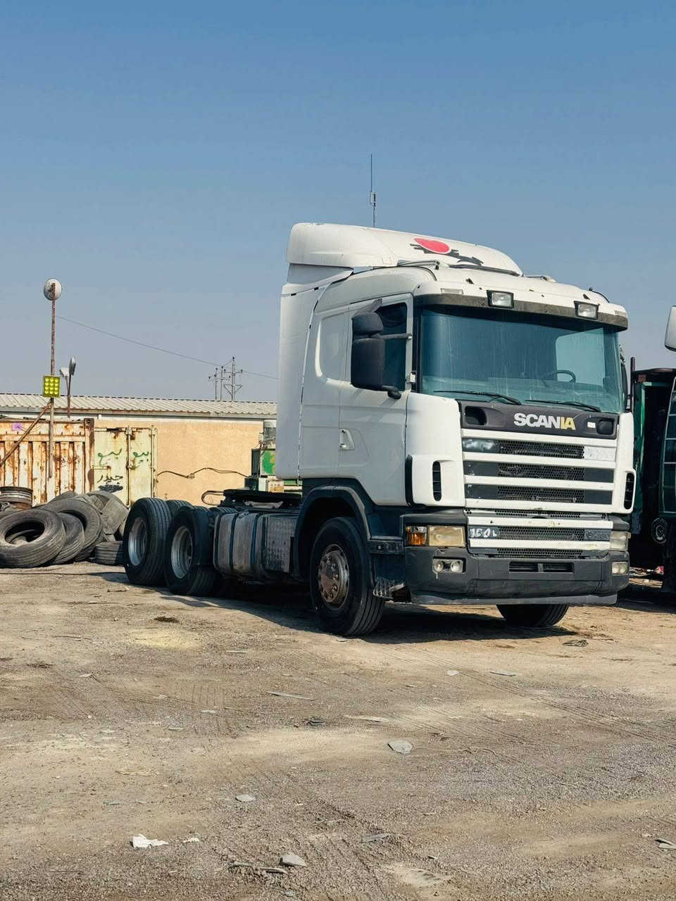 السلام عليكم ورحمة الله وبركاته سكانيا للبيع جوبلس سكس تخم تاير باتريات جدد مكينة بم ونوزل حجم 8 بلادية لامطولة ولابيهة فطر بشاصي كير 3*3 موديل 2004 سيارة معاملة شهر وتترقم بصرة انكليزي راس قاطرة  الشراي يتصل على الرقم ***********
السعر 180وبيهة مجال
