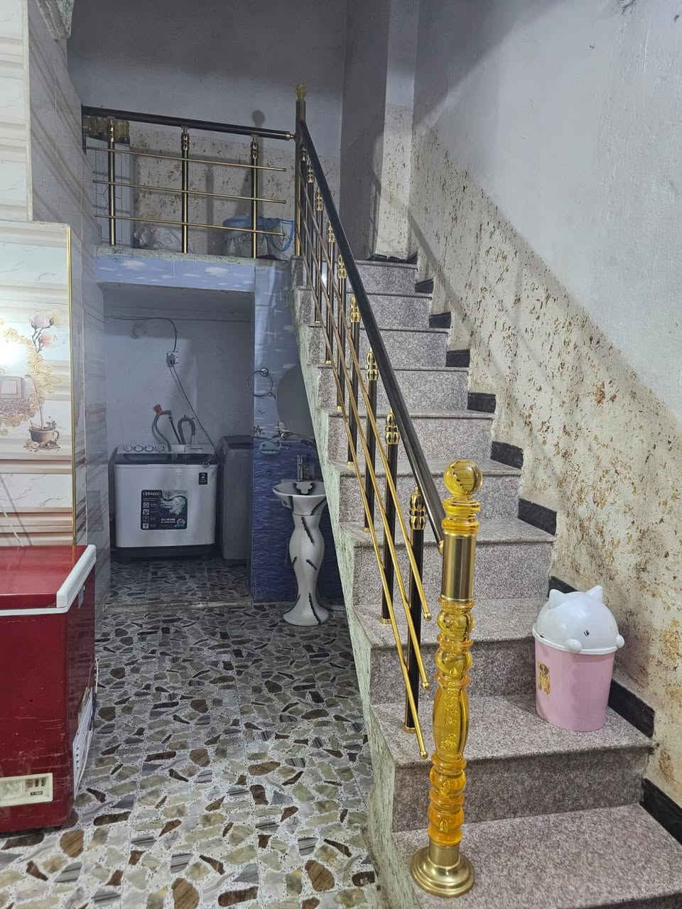 بيت لبيع طابو زراعي سند 25 بااسم صاحب الدار
مساحه 250 متر يحتوي على غرفتين نوم وصاله ومطبخ وهول من غير كلدور صحيات داخل وخارج الطابق الثاني سويت كامل + مخزن غراض موقع الدار حي جزائر منطقة البو عليان قرب السجه السعر 90 
***********
.
