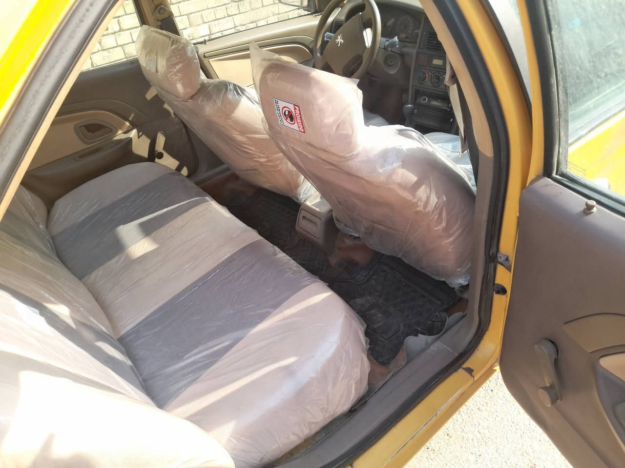 إسلام عليكم بيجو لميس مديل 2015 مكفوله من ضربه وصبغ بس بيها اذيول معمره كير مكينه حداديه كاهربايات تخم تاير صدر أمامي خلفي رقم بغداد مكان بغداد البلديات السعر ٣٩ وبيها مجال الهاتف ***********
